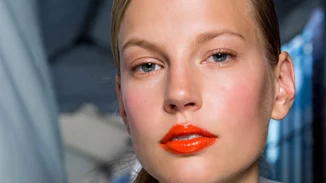 7 αλάνθαστοι τρόποι να φορέσετε έντονα χρώματα στο μακιγιάζ σας σε κάθε ηλικία