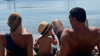 Παναγιώτης -Αντώνιος Κικίλιας | Δοκιμάζει τα παπούτσια του μπαμπά του και ξετρελαίνει το Instagram