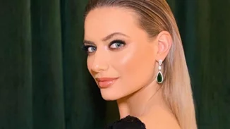 Μπορεί η Ντόρα Μακρυγιάννη να λατρεύει τους υδατάνθρακες, αλλά το σώμα της με μαγιό δείχνει εξαιρετικό