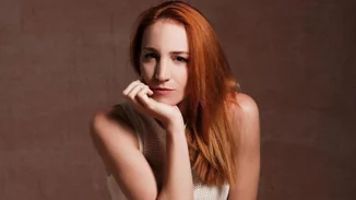 Στεφανία Γουλιώτη | Καρέ καρέ η μεταμόρφωσή της σε εγκυμονούσα για τη δεύτερη σεζόν του Maestro