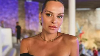 Υβόννη Μπόσνιακ | Βιντεοσκοπεί την 7χρονη πανέμορφη κόρη της να παίζει πιάνο σε ένα μαγευτικό τοπίο