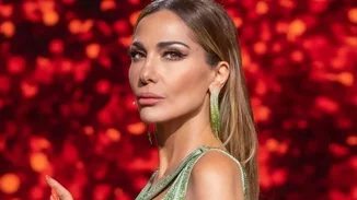 Δέσποινα Βανδή | Στο Ηρώδειο με πράσινο σατέν φόρεμα