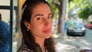 Η Παυλίνα Βουλγαράκη μας συστήνει την αδερφή της | Η ομοιότητα των δύο κοριτσιών πραγματικά εντυπωσιάζει