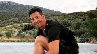 Love is in the air | O Απόστολος Ρουβάς ποζάρει πλάι στη γοητευτική σύντροφό του