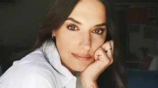 Η Νόνη Δούνια δίχως ίχνος μακιγιάζ | Ποζάρει με ολόσωμο μαγιό και εντυπωσιάζει