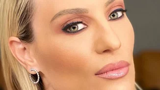 Η Ελεονώρα Μελέτη, λίγο θάλασσα και το αγόρι της | Με τα μαγιό τους φουλ ερωτευμένοι στην Κεφαλονιά