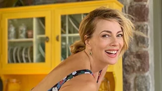 Σμαράγδα Καρύδη | Μιλάει με αφοπλιστική ειλικρίνεια για τη σχέση της με την Φωτεινή Αθερίδου