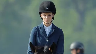 Η Αθηνά Ωνάση μωρό στην αγκαλιά των γονιών της το 1985 | Η τρυφερή φωτογραφία της Χριστίνας Ωνάση και του Thierry Roussel στο Παρίσι