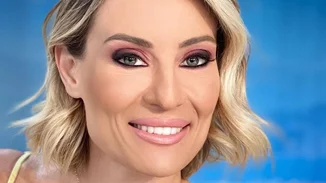 Ελεονώρα Μελέτη | Δείτε την κόρη της, Αλεξάνδρα, να κυκλοφορεί στο σπίτι ντυμένη βασίλισσα