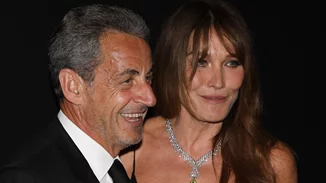 Στη Ναύπακτο ο Νικολά Σαρκοζί: Έκανε τζόκινγκ και έβγαλε selfie με κατοίκους