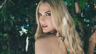 Μαντώ Γαστεράτου | Ο τεράστιος και καταπράσινος κήπος του σπιτιού της μοιάζει με μικρή παιδική χαρά