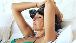 Τζένη Μπαλατσινού | Η "συνάντηση" με δελφίνια στο Αιγαίο και το βίντεο που έγινε viral