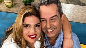 Δανάη Μπάρκα | Κρατάει το χέρι του Χρήστου Χατζηπαναγιώτη μετά το έμφραγμα