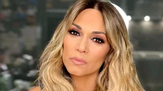 Έλλη Κοκκίνου | Η σπάνια εμφάνιση με το πιο εντυπωσιακό χρώμα της άνοιξης