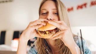 Πέντε τρόποι να αντιμετωπίσεις τη λιγούρα για junk food