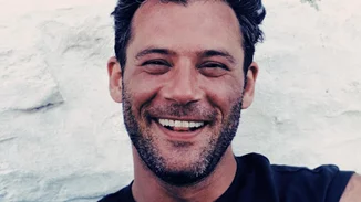 Αντίνοος Αλμπάνης | "Υπάρχουν πρωινά που σηκώνομαι και σιχτιρίζω την εικόνα μου, νιώθω βαθύτατο οίκτο για τον εαυτό μου"