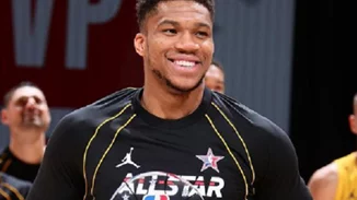 Γιάννης Αντετοκούνμπο | Ο Greek Freak έγραψε ιστορία - Πρώτος Ευρωπαίος MVP του All-Star Game (pics-vid)