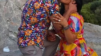 Πρώην παίκτρια του Fame Story αρραβωνιάστηκε στην Κεφαλλονιά και μας δείχνει το μονόπετρο