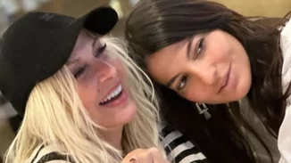 Δήμητρα Κούστα | Με δαντελένια αποκαλυπτική δημιουργία στο πλευρό της Άννας Βίσση στο Παρίσι