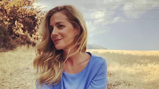 Η Νατάσσα Μποφίλιου είναι το απόλυτο 70s style icon | Το κροπ πουκάμισο και το ιδιαίτερο παντελόνι