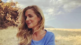 Νατάσσα Μποφίλιου | Βόλτα στην Ακρόπολη με το πιο πολύχρωμο outfit