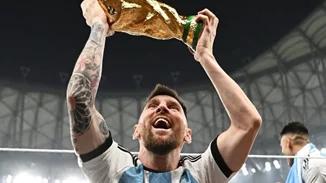Lionel Messi | Η συγκινητική του αντίδραση μόλις είδε τη μητέρα του μετά την κατάκτηση του Παγκόσμιου Κυπέλλου