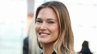 Αυτό είναι το πιο συνηθισμένο λάθος με το highlighter που σε κάνει να φαίνεσαι μεγαλύτερη - και το κάνουμε όλες