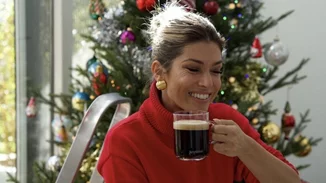 Η Βάσια Κωσταρά υιοθέτησε το πιο chic γαλλικό μανικιούρ των φετινών γιορτών