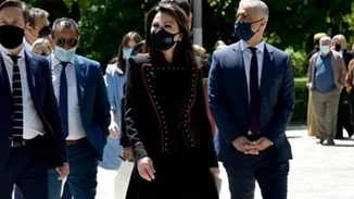 Γιάννα Αγγελοπούλου | Η νέα δημόσια εμφάνιση με σύνολο εμπνευσμένο από παραδοσιακή φορεσιά