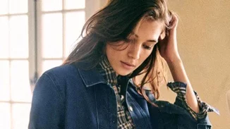 To jacket που επιλέγουν οι πιο στιλάτες Influencers γι' αυτή την άνοιξη υποστηρίζει καλό σκοπό