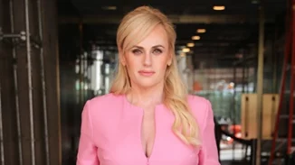 Rebel Wilson | Η ανάρτηση για τα κιλά της και η φωτογραφία της με μαγιό