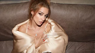 Ελένη Φουρέιρα | Ποζάρει με leather jacket και μας δείχνει τη φουσκωμένη της κοιλίτσα