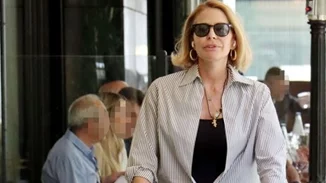 Η Τζένη Μπαλατσινού φωτογραφίζει τον καστανόξανθο Παναγιώτη Αντώνιο