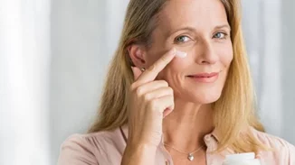 7 κρέμες προσώπου που κάνουν θαύματα για τις βαθιές ρυτίδες