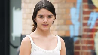 Suri Cruise | Η 16χρονη κόρη του Tom Cruise μεγάλωσε και πλέον δεν φοράει κορδέλες με φιόγκους στα μαλλιά της