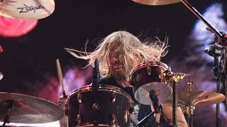 Πέθανε ο ντράμερ των Foo Fighters, Taylor Hawkins