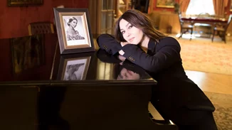 To μακιγιάζ της Monica Bellucci στην εμφάνισή της στο Ηρώδειο που την έκανε να δείχνει 10 χρόνια νεότερη