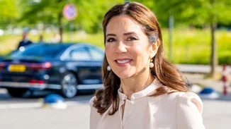 Η βασίλισσα Mary της Δανίας επέλεξε ένα κοστούμι στο πιο δυναμικό χρώμα της άνοιξης