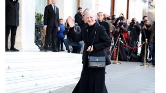 Οι αφίξεις των γαλαζοαίματων στην Αθήνα για την κηδεία του τέως βασιλιά Κωνσταντίνου - Δείτε φωτογραφίες