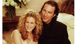 Ο Aidan επέστρεψε! Οι πρώτες φωτογραφίες της Sarah Jessica Parker και του John Corbett από τα γυρίσματα του And Just Like That...