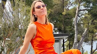 Βίκυ Καγιά | Επέστρεψε στο Instagram - Η εμφάνισή της στο κόκκινο χαλί του Φεστιβάλ Βενετίας