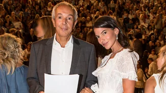 Η Δήμητρα Μέρμηγκα πιο λαμπερή και κομψή από ποτέ, στο πλευρό του συζύγου της, Γιάννη Κούστα | Η εντυπωσιακή εμφάνιση του ζευγαριού σε γάμο στα Βόρεια Προάστια