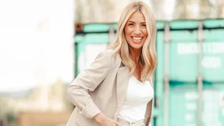 Η Μαρία Ηλιάκη σε μία υπέροχη φωτογραφία αγκαλιά με την κόρη της, Κατερίνα | Η τρυφερή στιγμή από τις καλοκαιρινές τους διακοπές