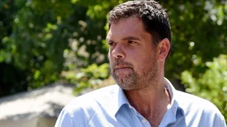 Ο Δημήτρης Παπανικολάου σε μία σπάνια δημόσια εμφάνιση με τη γλυκύτατη κόρη του, Άρια, και τη σύζυγό του, Έλια Παπαηλίου