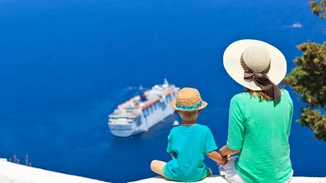 Αστρονομικό το κόστος των διακοπών στην Ελλάδα | Πόσο πρέπει να πληρώσει για 7 μέρες στα νησιά μια τετραμελής οικογένεια