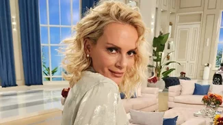 Έλενα Χριστοπούλου | Ποζάρει σαν pin up girl με μπικίνι και χωρίς ρετούς