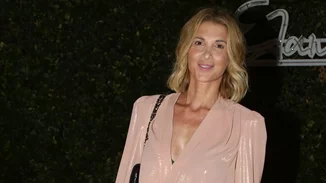 Tα παπούτσια που θα αντικαταστήσουν τις γόβες | Tα φόρεσε και η Νίκη Κάρτσωνα