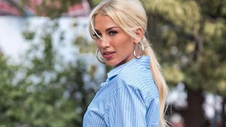 Η Κωνσταντίνα Σπυροπούλου ποζάρει με εμπριμέ μπικίνι και εντυπωσιάζει, 6 μόλις μήνες μετά τη γέννηση του γιου της