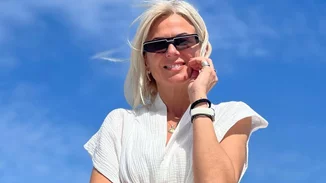 Η Χριστίνα Κοντοβά φοράει το μαύρο της μπικίνι και ποζάρει πιο ανέμελη από ποτέ | Η καλλίγραμμη σιλουέτα της και τα αποθεωτικά σχόλια από τους followers της