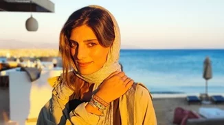 Μόνο με το μαγιό της | Η Χριστίνα Χειλά Φαμέλη με το ψηλόμεσο μπικίνι που κολακεύει κάθε σιλουέτα